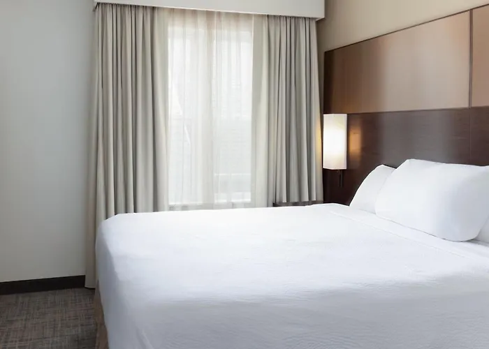 Hotel By Marriott Decatur Forsyth