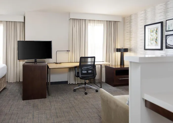 By Marriott Decatur Hotel Forsyth