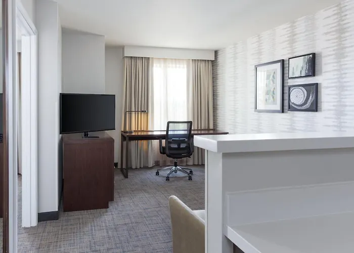 By Marriott Decatur Hotel Forsyth