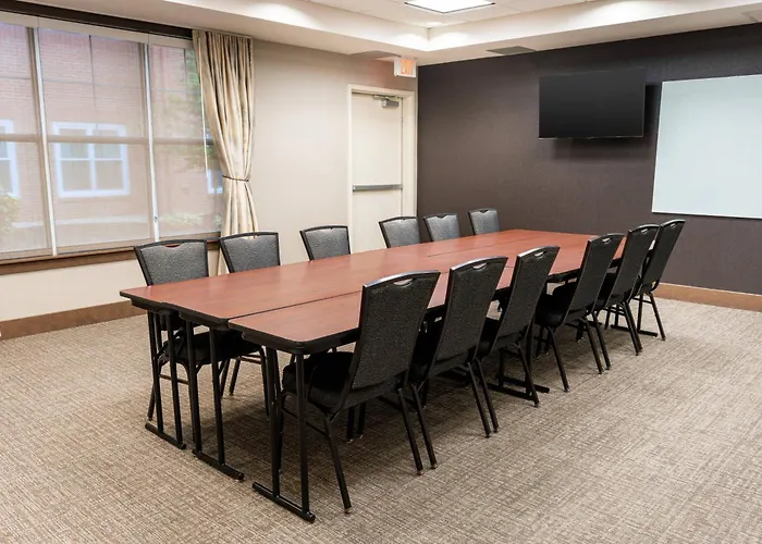 By Marriott Decatur Hotel 3*