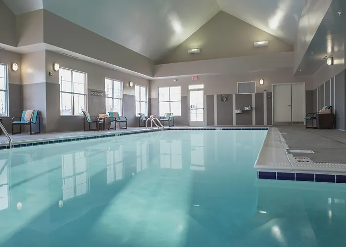 Hotel By Marriott Decatur Forsyth