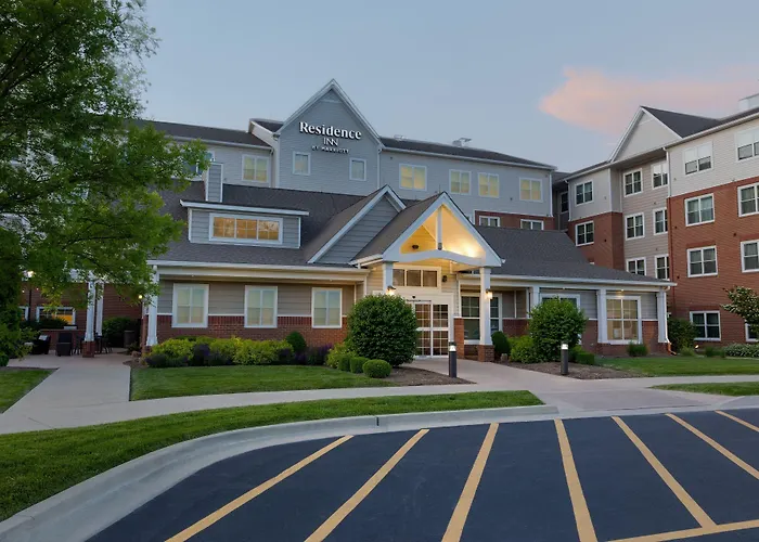 Hotel By Marriott Decatur Forsyth