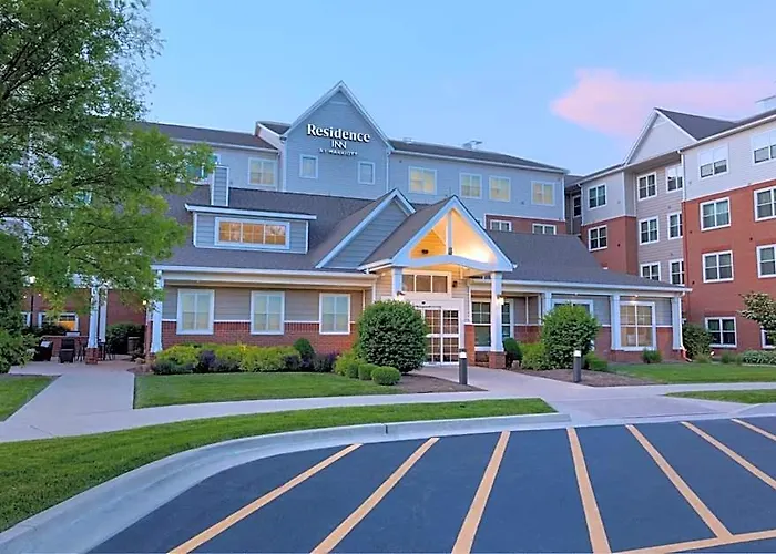 By Marriott Decatur 3*